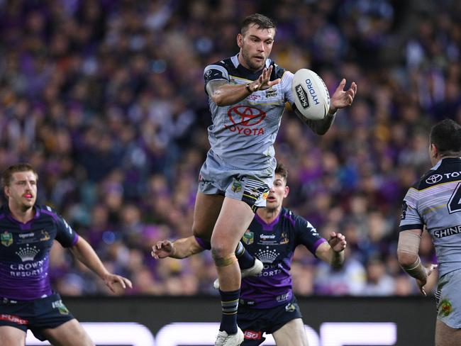 Kyle Feldt takes a high ball during the NRL grand final.