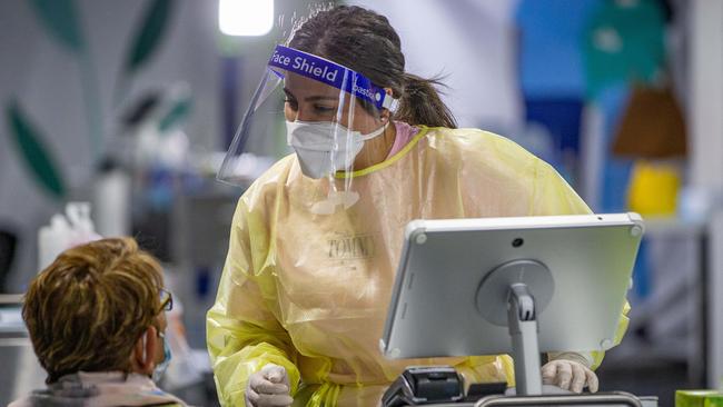 SYDNEY, AUSTRALIA - NewsWire Photos February 10, 2022 - The Histopath COVID-19 testing centre at the Sydney International Airport.Picture: Christian Gilles / NCA NewsWire