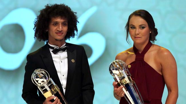 Australia's Caitlin Foord (R), carrying the AFC Women's Footballer of the Year award.