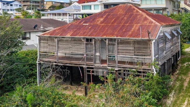 This uninhabitable house at Hawthorne surprised agents when it went under the hammer for more than $2 million in front of a crowd of almost 300. On a 810sqm block with city views, the owner, who passed away, had lived in the house for half a century