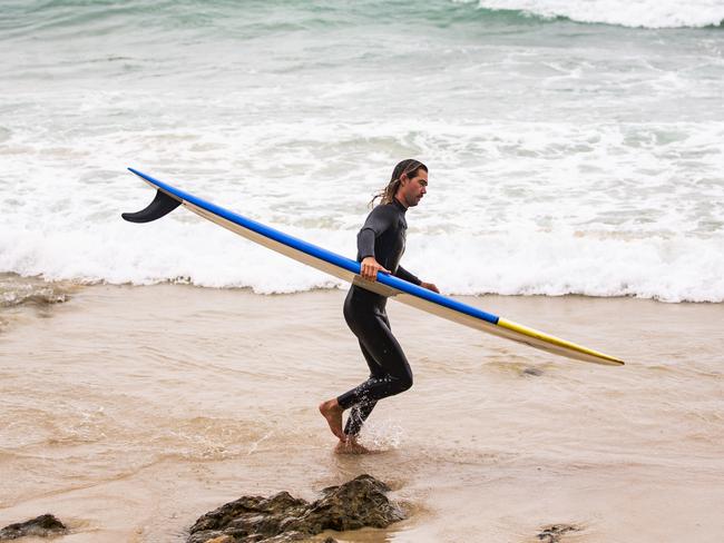 BYRON BAY, AUSTRALIA - NewsWire Photos NOVEMBER 25, 2021: A surfer enjoying some waves with a lack of crowds at Wategos Beach, Byron Bay. Picture: NCA NewsWire / Dylan Robinson