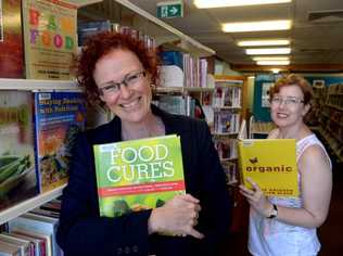 Olwen Anderson and Linda Bell at the Murwillumbah library. Picture: John Gass