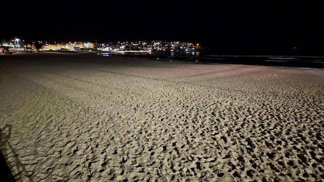 Night shot at Bondi Beach, Sydney, taken with a Samsung Galaxy S22 Ultra. Click on the image to open it.