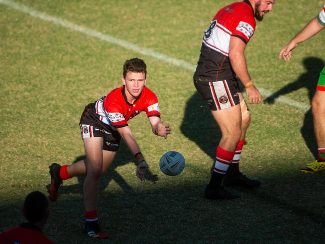 Ben Drayton passes down the line on debut for the A-grade Bears side. Picture: Che Chorley