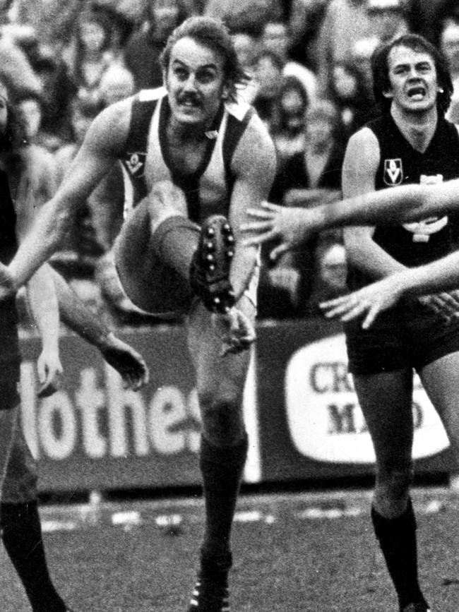 Malcolm Blight kicking a torpedo punt in 1976