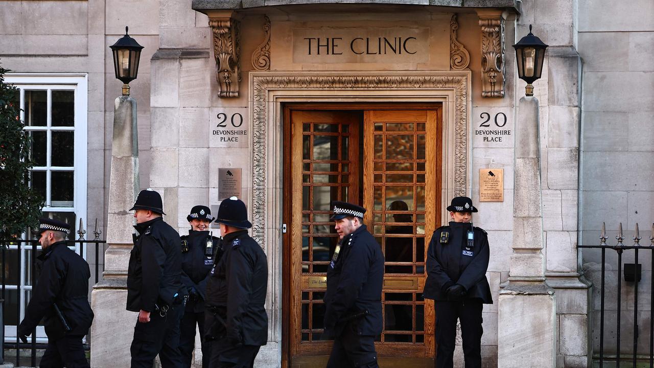 Police officers stand guard outside the entrance to London Clinic where Princess Kate was treated. Picture: Henry Nicholls / AFP.