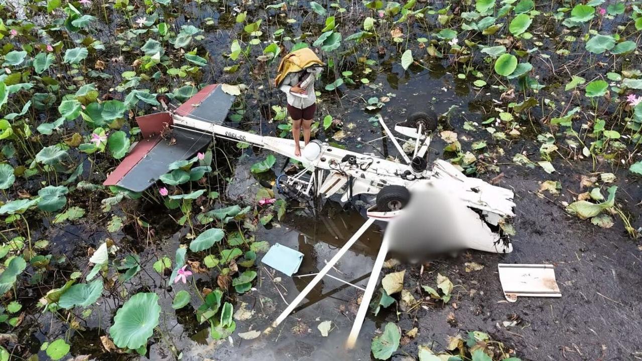 Video: Aircraft crash into croc-infested waters leads to dramatic rescue