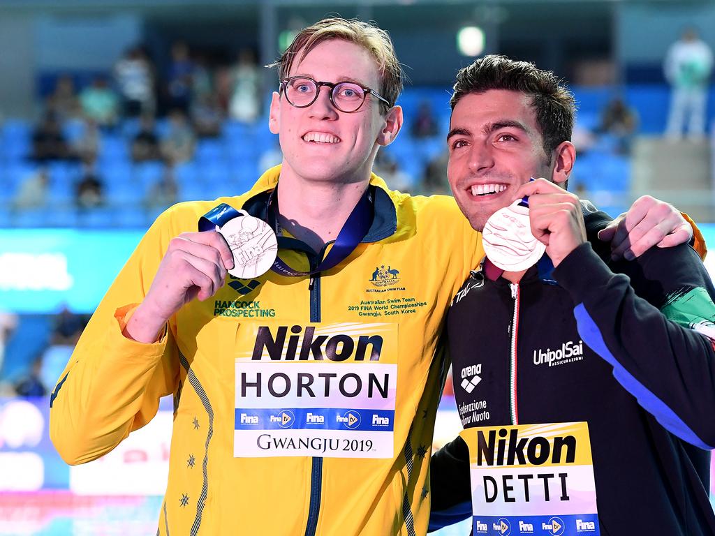 Silver medallist Mack Horton poses with bronze medallist Gabriele Detti.