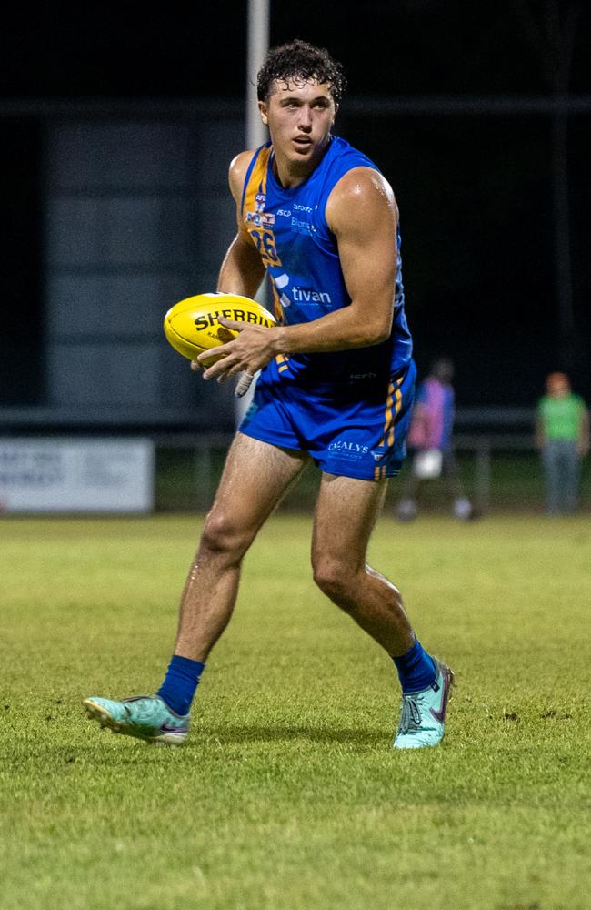 Josh Muraca playing for Wanderers in the 2024-25 NTFL season. Picture: Tymunna Clements / AFLNT Media