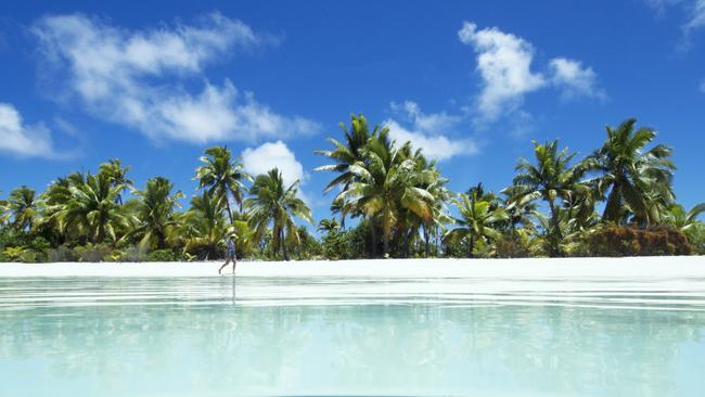 Pip Harwood of @seagypsea_photography at Aitutaki, Cook Islands.