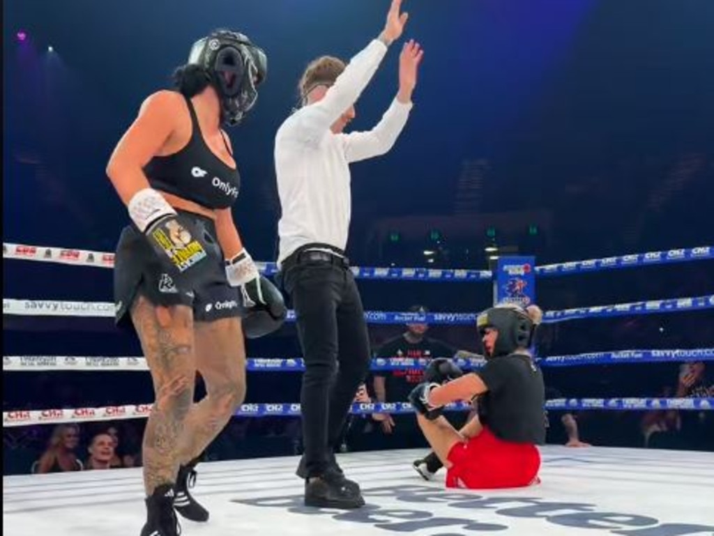 Gracie fires back some sledges as her opponent sits in the middle of the ring.