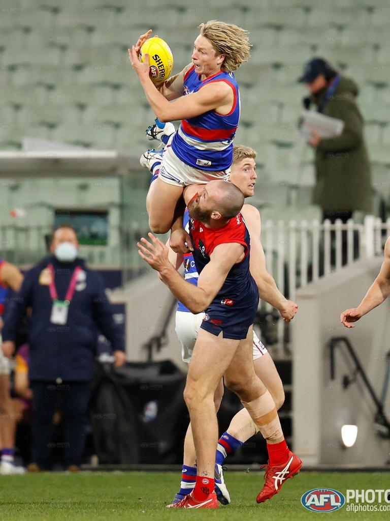Cody Weightman Mark Western Bulldogs Vs Melbourne Score Video Photo Afl Round 19 Afl News The Advertiser