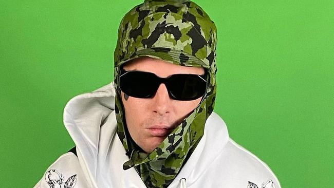 Huskii posted a shocking explanation with his the notice that he is banned from flying.