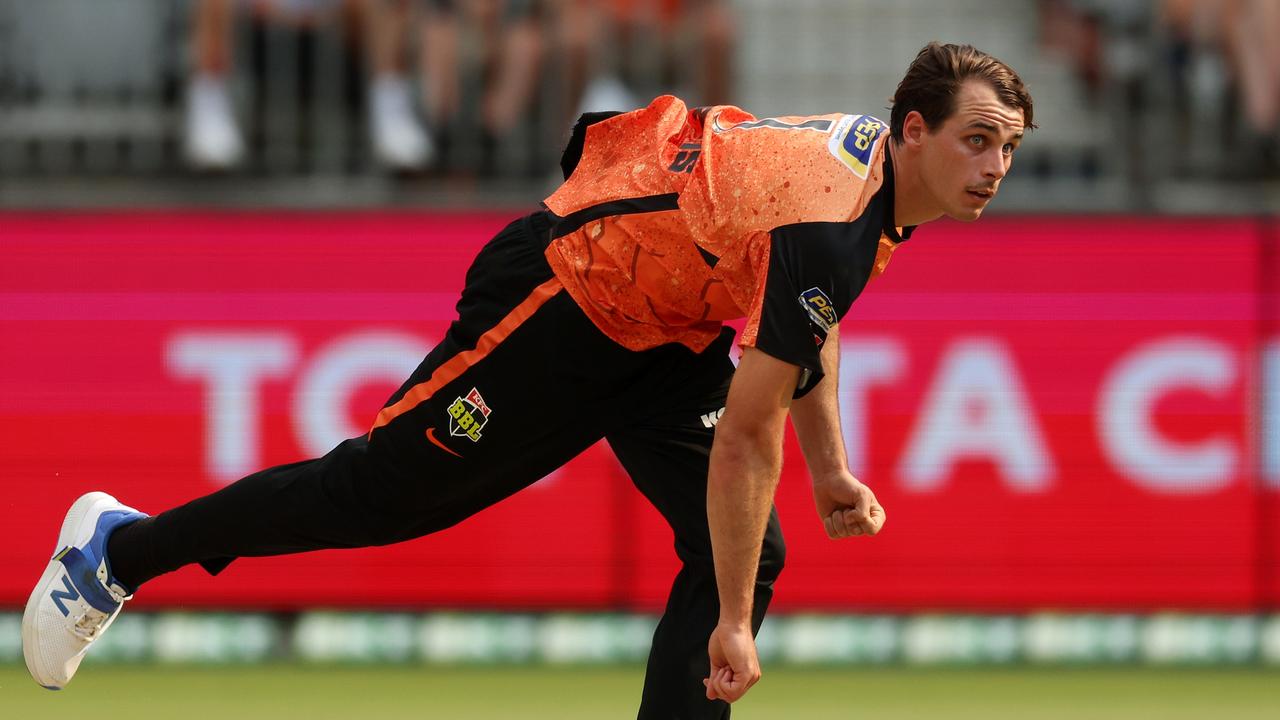 Lance Morris sends down a thunderbolt for the Scorchers. Picture: Will Russell/Getty Images