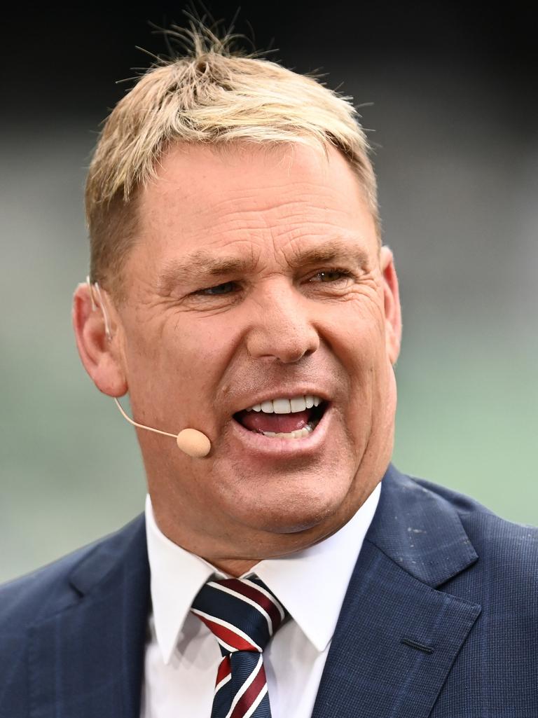 The late Shane Warne commentating on Fox Cricket.