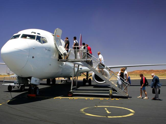 Passengers board a Qantas 737 at Mount Isa Airport.