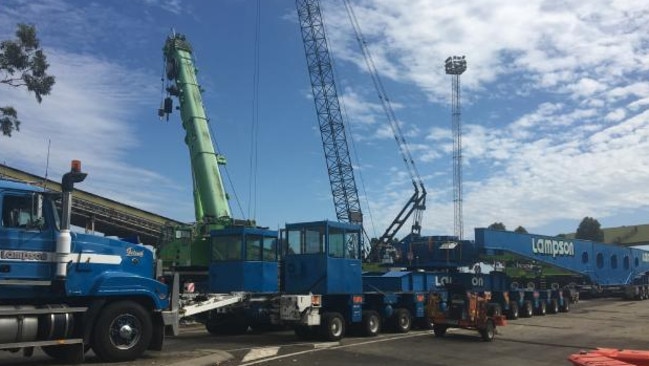 Melbourne traffic AGL generator super convoy to delay traffic on