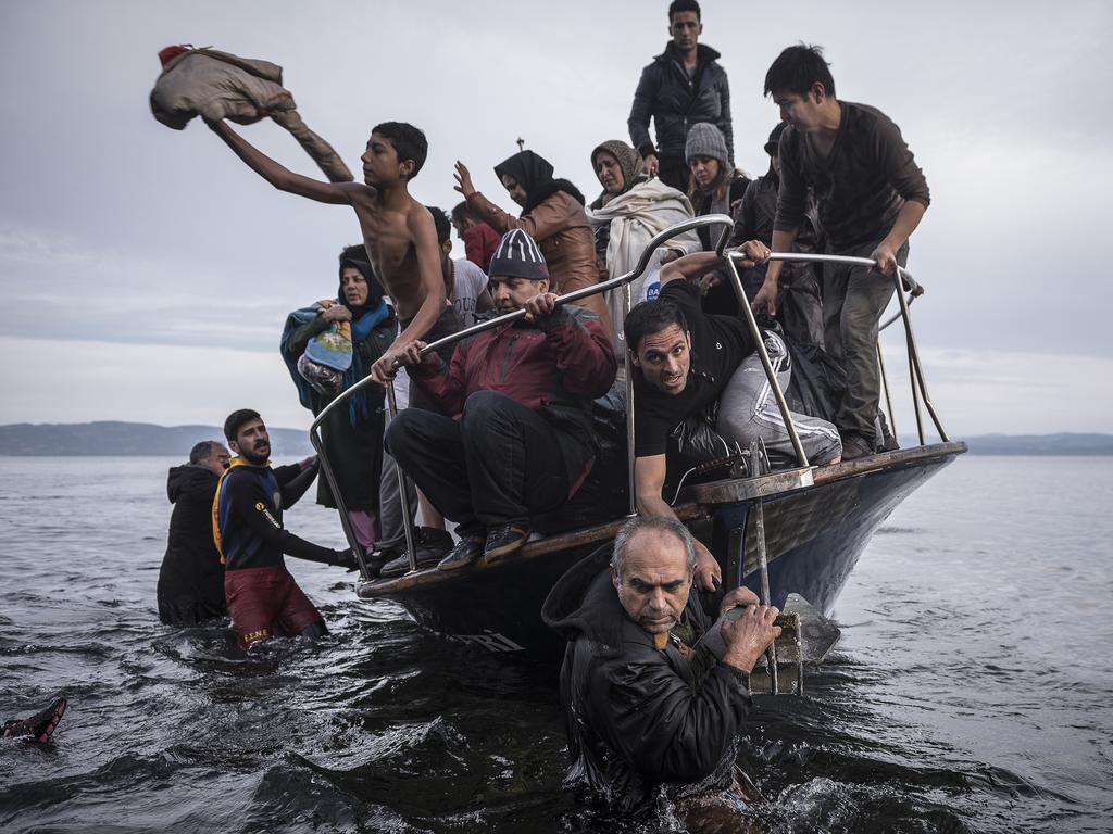 “Reporting Europe’s Refugee Crisis” by photographer Sergey Ponomarev for The New York Times which won the first prize in the General News Stories category shows refugees arriving by boat near the village of Skala on Lesbos, Greece, 16 November 2015. (Sergey Ponomarev for The New York Times, World Press Photo via AP)
