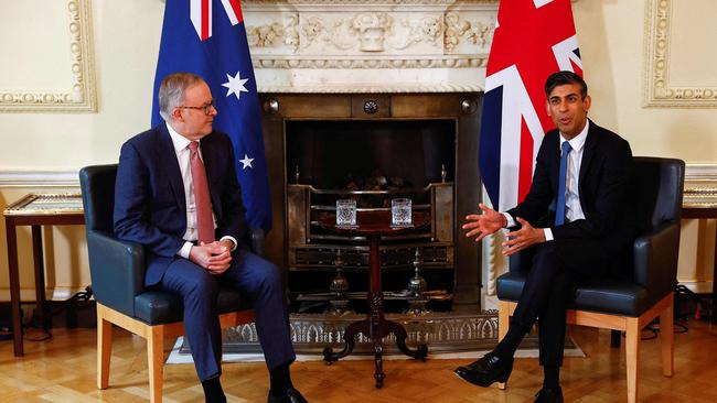 Britain's Prime Minister Rishi Sunak speaks with his Australian counterpart Anthony Albanese. Photo by PETER NICHOLLS / POOL / AFP.