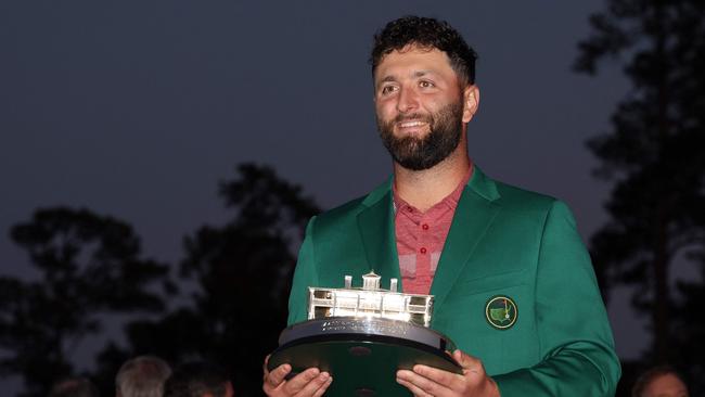 AUGUSTA, GEORGIA - APRIL 09: Jon Rahm of Spain poses with the Masters trophy during the Green Jacket Ceremony after winning the 2023 Masters Tournament at Augusta National Golf Club on April 09, 2023 in Augusta, Georgia.   Christian Petersen/Getty Images/AFP (Photo by Christian Petersen / GETTY IMAGES NORTH AMERICA / Getty Images via AFP)