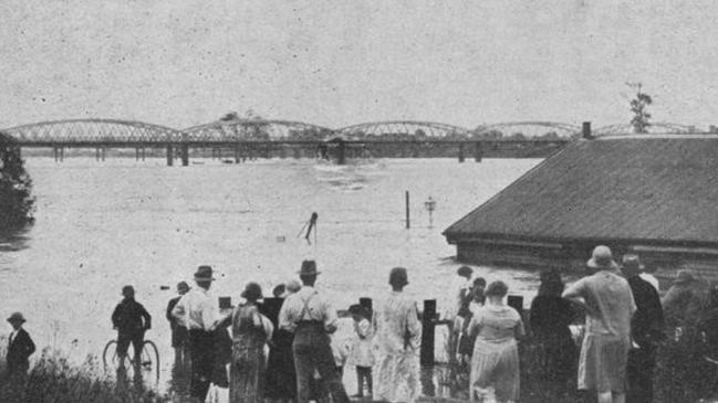 Burnett River during a flood in Bundaberg, 1928. A scene capturing the river’s flooding impact on the region. Source: State Library of Queensland