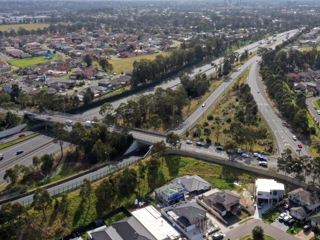 SYDNEY, AUSTRALIA - NewsWire Photos SEPTEMBER 09, 2021 - Two cars collided earlier on the Hume Motorway near Edmondson Park causing long delays for motorists. Picture: NCA NewsWire / Christian Gilles