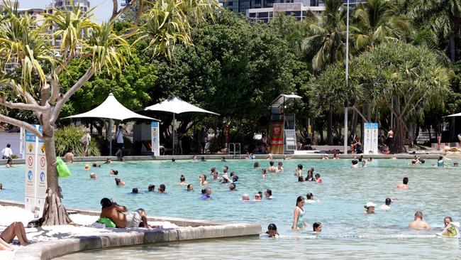 Crowds at South Bank Beach on January 22, 2024 – Photo Steve Pohlner