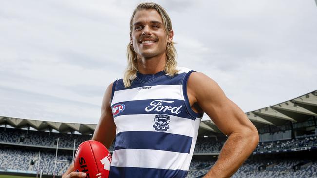 NCA. MELBOURNE, AUSTRALIA. October 17 , 2024. AFL. Bailey Smith tries on the hoops for the first time after being traded to Geelong from the Western Bulldogs . . Pic : Michael Klein