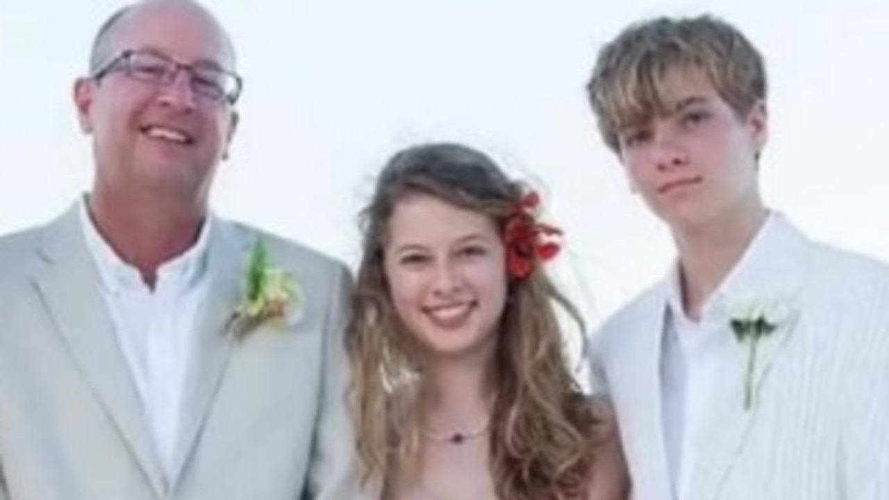 Dad, kids killed as plane breaks apart in air