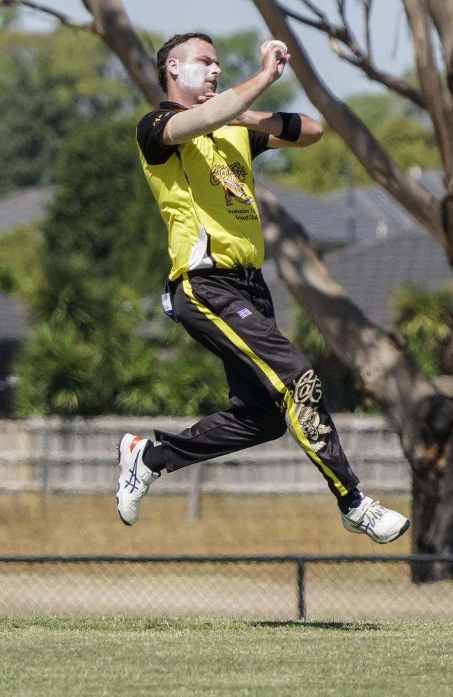 Jack Santon bowling for Frankston YCW. Picture: Valeriu Campan