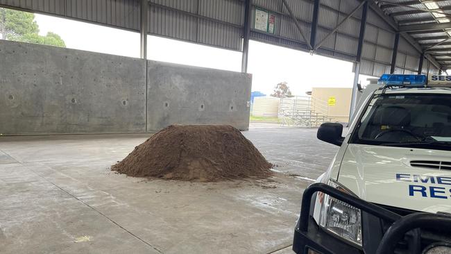 Sandbagging is available at the Showground and Pioneer Park in Dubbo. Photo: Dubbo Regional Council