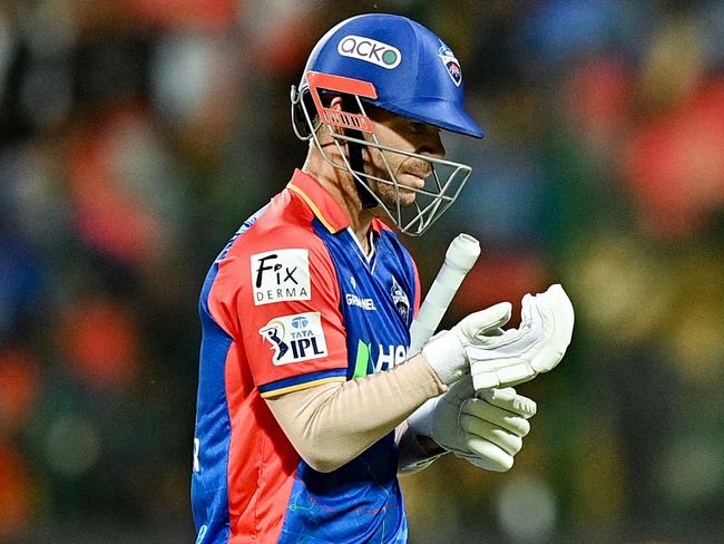 Delhi Capitals' David Warner walks back to the pavilion after his dismissal during the Indian Premier League (IPL) Twenty20 cricket match between Royal Challengers Bengaluru and Delhi Capitals at the M Chinnaswamy Stadium in Bengaluru on May 12, 2024. (Photo by Idrees MOHAMMED / AFP) / -- IMAGE RESTRICTED TO EDITORIAL USE - STRICTLY NO COMMERCIAL USE --