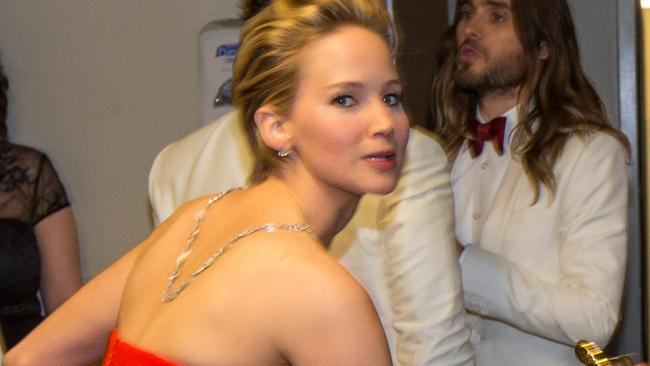 HOLLYWOOD, CA - MARCH 02:  Actresses Jennifer Lawrence (L) and Lupita Nyong'o backstage during the Oscars held at Dolby Theatre on March 2, 2014 in Hollywood, California.  (Photo by Christopher Polk/Getty Images)