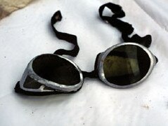  George Mallory’s climbing goggles. 