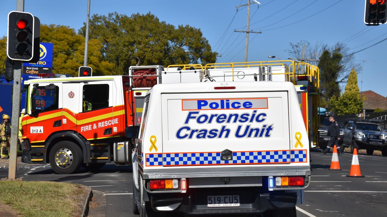 Bruce Hwy closed after two-vehicle crash