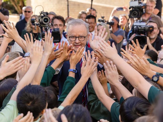 NCA 2025 FEDERAL ELECTION BUS. 1/05/2025 Australian Labor Prime Minister Anthony Albanese In Perth visit Winthrop Primary SchoolDeputy Prime Minister Richard MarlesPremier Roger CookSam Lim, Member for TangneyPrincipal, Karina Meldrum.Jodie Haydon  Picture: Jason Edwards / NewsWire