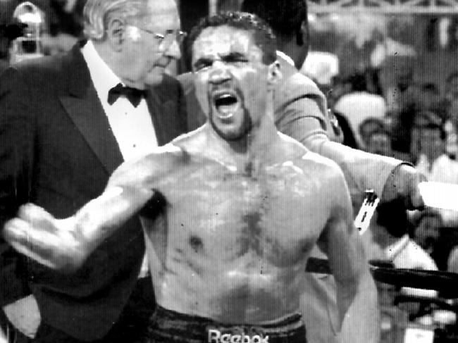 Jeff Fenech reacts angrily after split decision declared in his WBC Super Featherweight championship fight against Azumah Nelson in Las Vegas 28/06/1991. Pic AP.