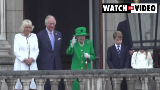 Queen makes surprise balcony appearance on final day of Platinum Jubilee