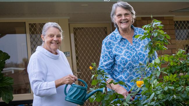 Sue Janse van Rensberg (right) assists Suellyn Shaw with the gardening.