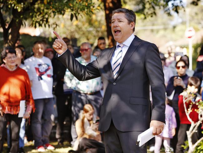 WEEKEND  TELEGRAPHS - 3/6/23MUST NOT PUBLISH BEFORE CLEARING WITH PIC EDITOR - Auction at 12 Buerns Rd in Wahroonga which sold for $4.016M. Auctioneer Scott Kennedy-Green pictured. Picture: Sam Ruttyn