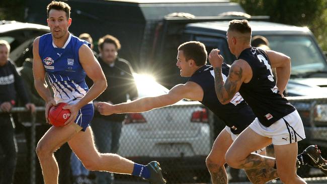 EFL: East Ringwood’s Mitchell Farmer escapes his Croydon pursuers. Picture: Hamish Blair