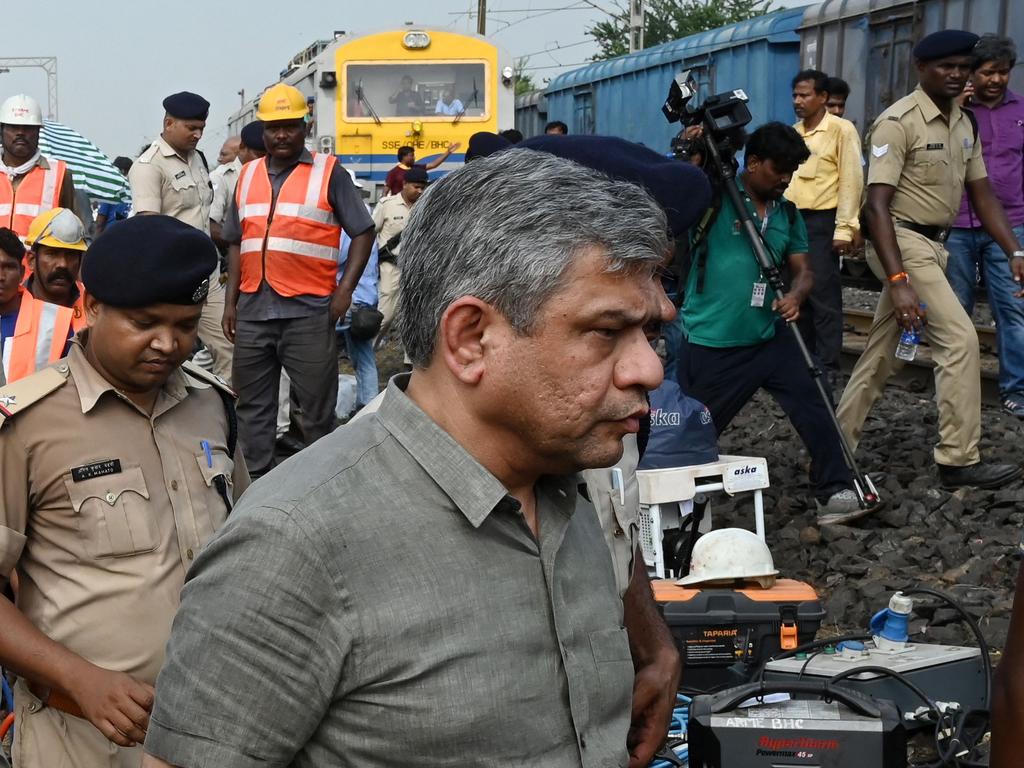 Bộ trưởng Đường sắt Ấn Độ Ashwini Vaishnaw.  Ảnh: Dibyangshu Sarkar/AFP