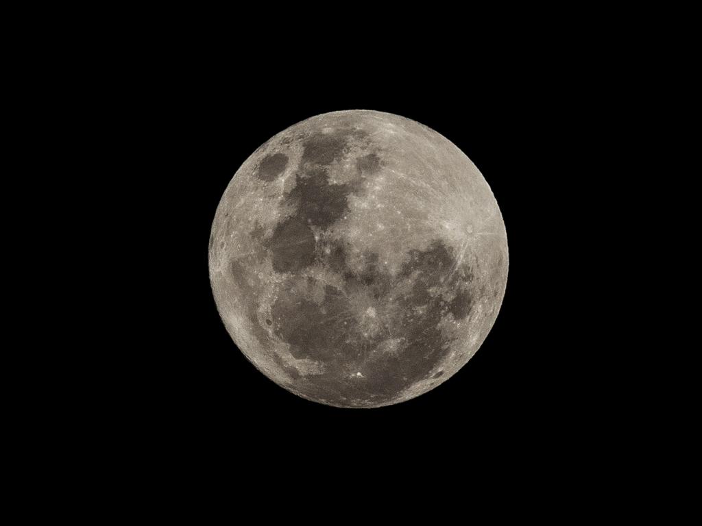 The supermoon seen up close and personal from redfern in Sydney. Picture: Michael Bilbe-Taylor