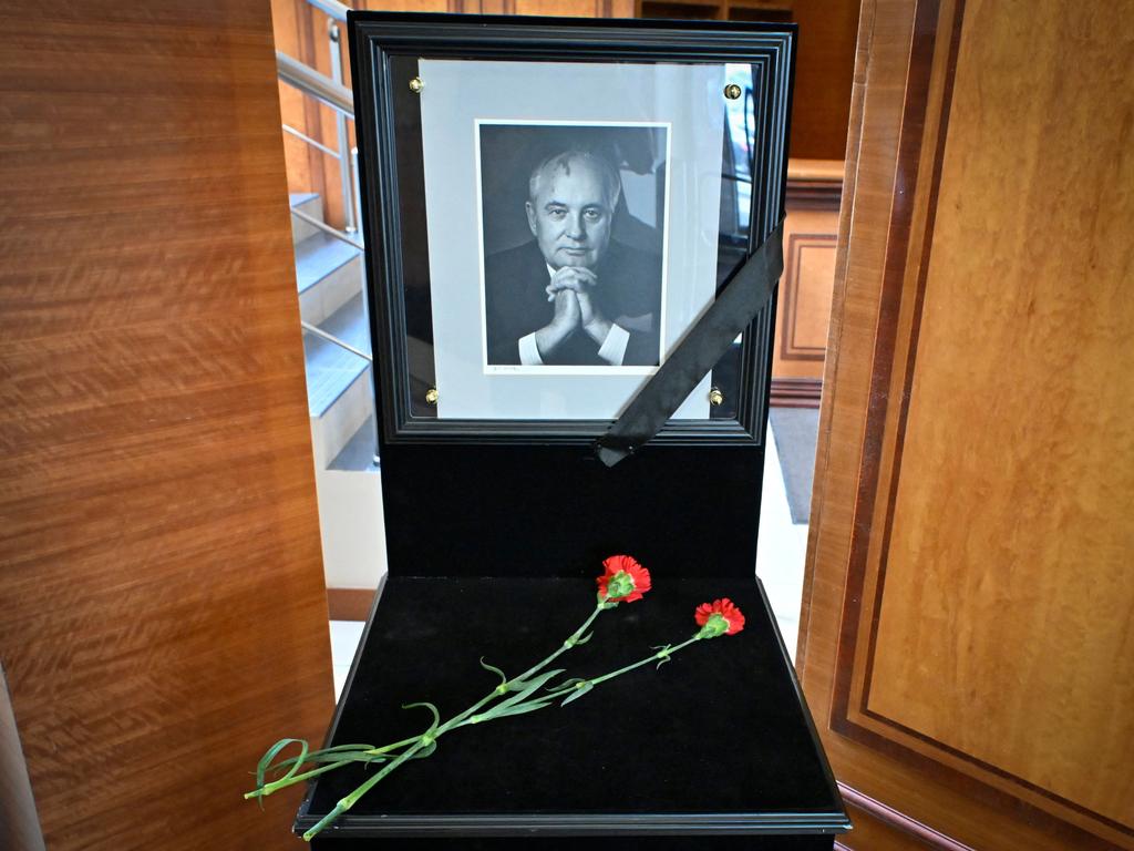 Kremlin snubs Gorbachev on state funeral