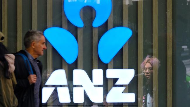 MELBOURNE AUSTRALIA - NewsWire Photos OCTOBER 29, 2024: Photo of people at a the ANZ  Bank.Picture: NewsWire / Luis Enrique Ascui