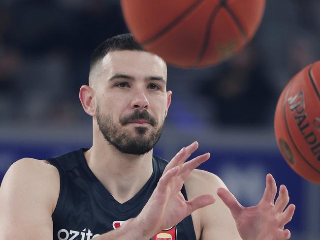 MELBOURNE, AUSTRALIA - OCTOBER 06: Chris Goulding of United warms up ahead of the round three NBL match between Melbourne United and Cairns Taipans at John Cain Arena, on October 06, 2024, in Melbourne, Australia. (Photo by Daniel Pockett/Getty Images)