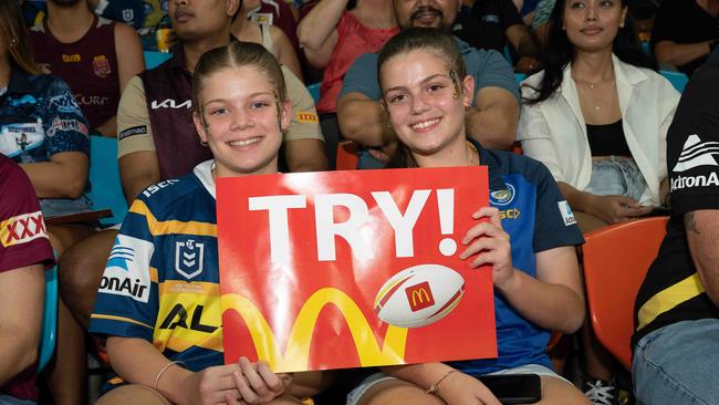 Ellie Pulman and Maddison Pulmanat the 2023 NRL match at TIO Stadium. Picture: Pema Tamang Pakhrin