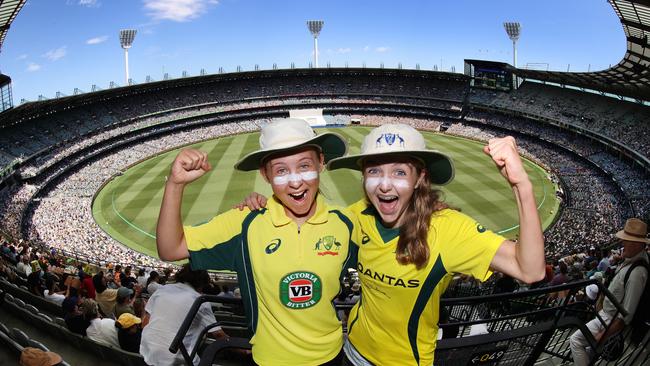 Aussie fans Emma Gouws and Hilary at the MCG.