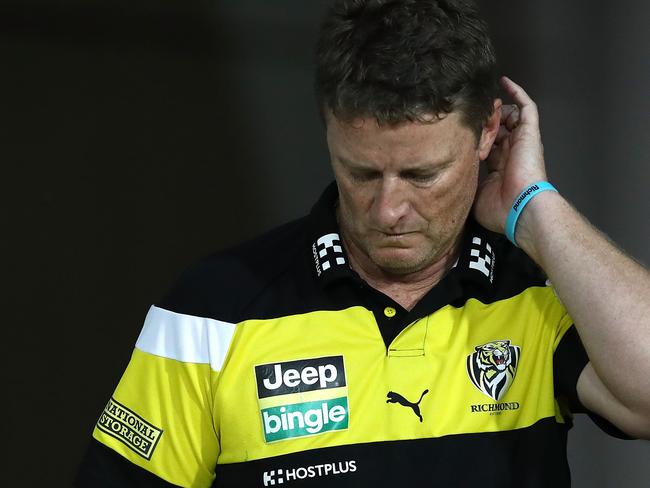 SYDNEY, AUSTRALIA - MAY 20:  Damien Hardwick, coach of the Tigers,  looks on during the round nine AFL match between the Greater Western Sydney Giants and the Richmond Tigers at Spotless Stadium on May 20, 2017 in Sydney, Australia.  (Photo by Ryan Pierse/Getty Images)