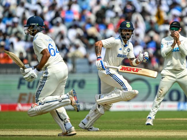 Will we see a passing of the baton from Virat Kohli (C) to Yashasvi Jaiswal (L) this Summer? Picture: Punit PARANJPE / AFP